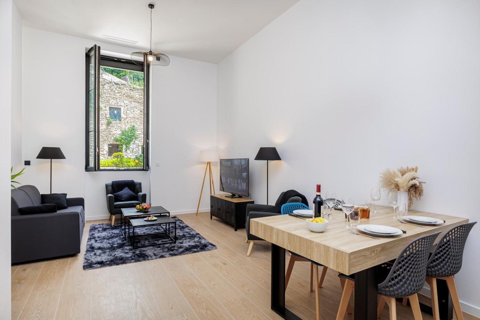 Apartment Privee Dans Chateau & Domaine, 15min De Lyon