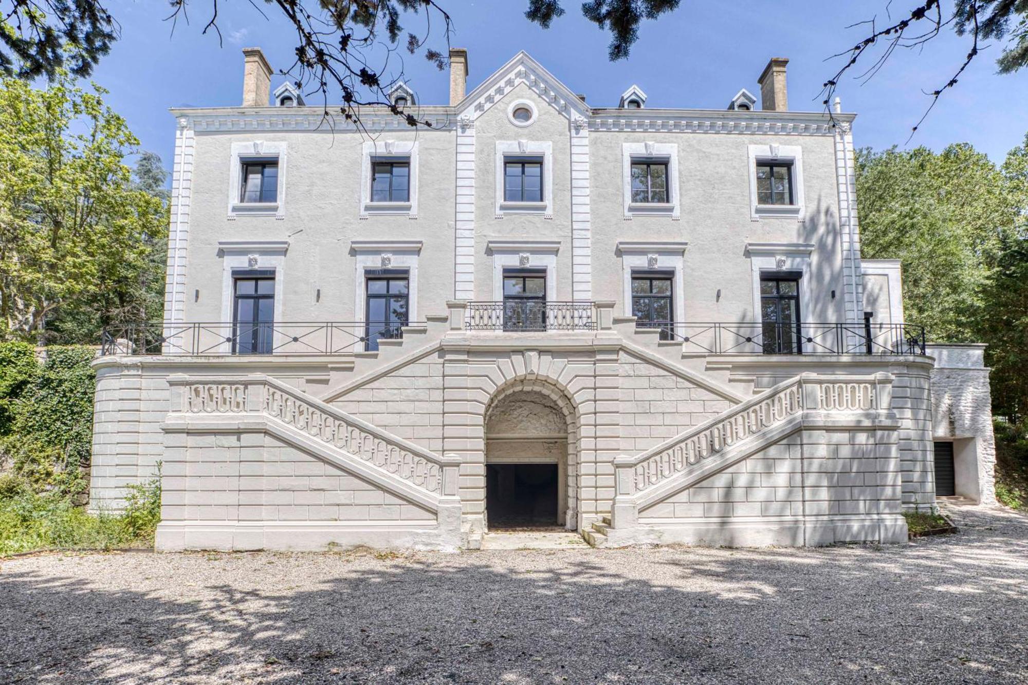 Apartment Privee Dans Chateau & Domaine, 15min De Lyon
